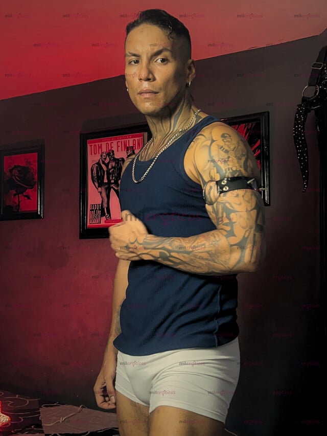 FOTOS DE JOVEN . MASCULINO Y DOMINATE . 189 CM DE ALTURA , FETICHISTA Y COMPLACIENTE
