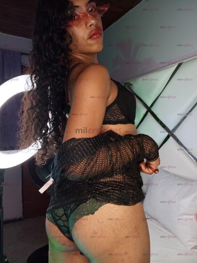 FOTOS DE HERMOSA POLLITA MORENA SUPER FEMENINA PRIMERA VES EN LA CIUDAD