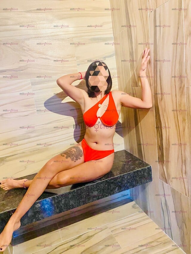 FOTOS DE ABBY PETTIT ESTRECHITA, APRETADITA, SOY COLAGENO PURO, CONOCEME, ACCESIBLE.