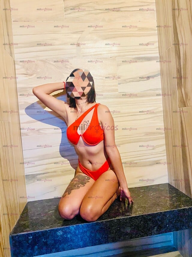 FOTOS DE ABBY PETTIT ESTRECHITA, APRETADITA, SOY COLAGENO PURO, CONOCEME, ACCESIBLE.