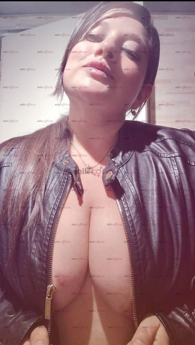 FOTOS DE GORDITA MUY CALIENTE CON VAGINA HUMEDA , SEDIENTA DE LECHE