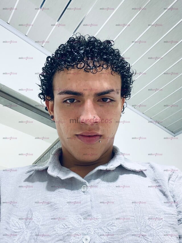 FOTOS DE NEA IMDOMABLE POLLO DE 22 AÑOS CABRON DOMANDO CULOS GOLOSOS 100%DOMINATE