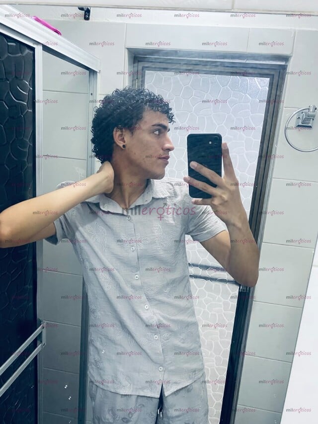 FOTOS DE NEA IMDOMABLE POLLO DE 22 AÑOS CABRON DOMANDO CULOS GOLOSOS 100%DOMINATE