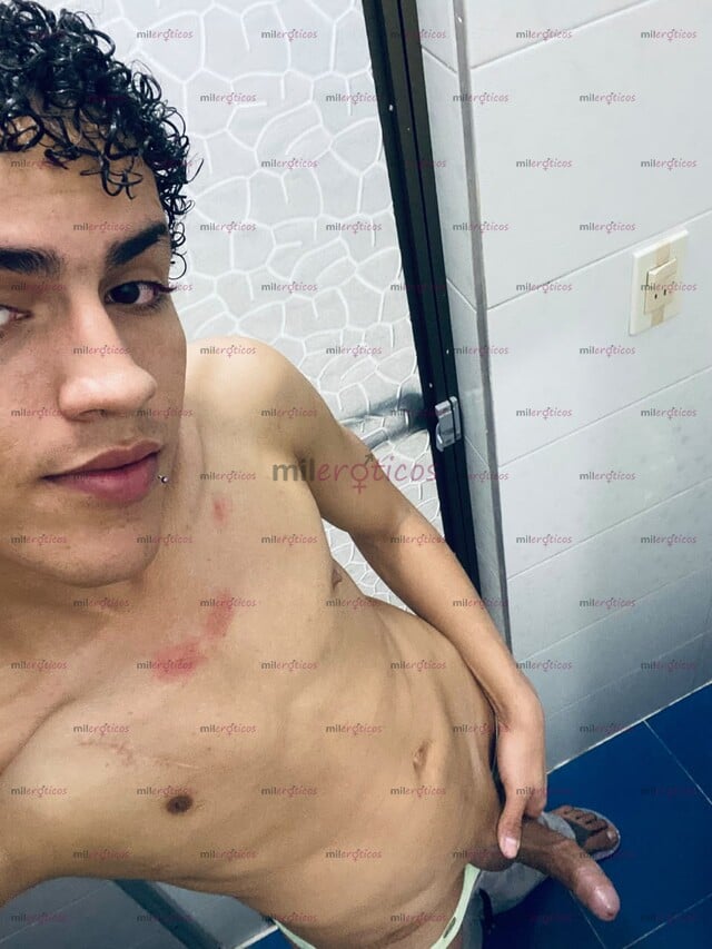 FOTOS DE NEA IMDOMABLE POLLO DE 22 AÑOS CABRON DOMANDO CULOS GOLOSOS 100%DOMINATE