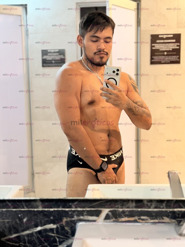FOTOS DE ESTUDIANTE TATUADO Y DE GYM DISPONIBLE PARA TI