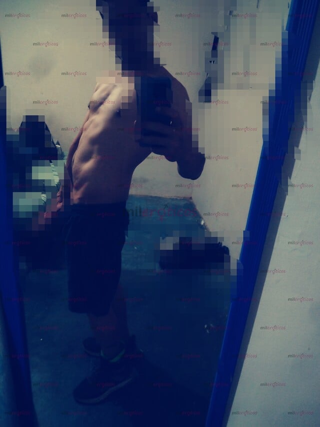 FOTOS DE JOVEN DOTADO CON 21CM ALTO GUAPO OLIENDO RICO