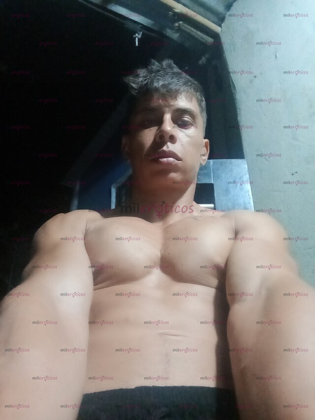 FOTOS DE CHICOS SUPERDOTADO COMPLACIENTE DESCOMPLICADO DE MENTE ABIERTA ATENTO A PAREJAS