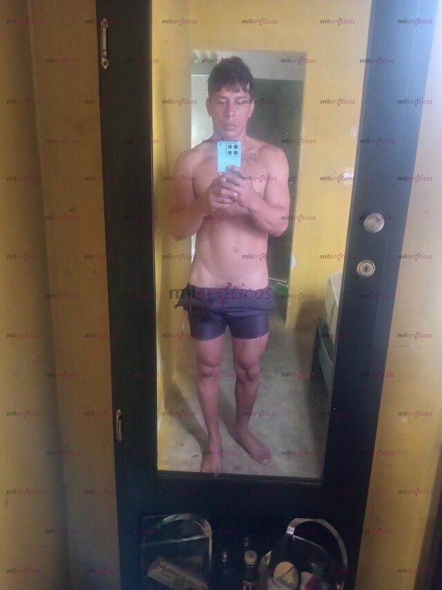 FOTOS DE CHICOS SUPERDOTADO COMPLACIENTE DESCOMPLICADO DE MENTE ABIERTA ATENTO A PAREJAS