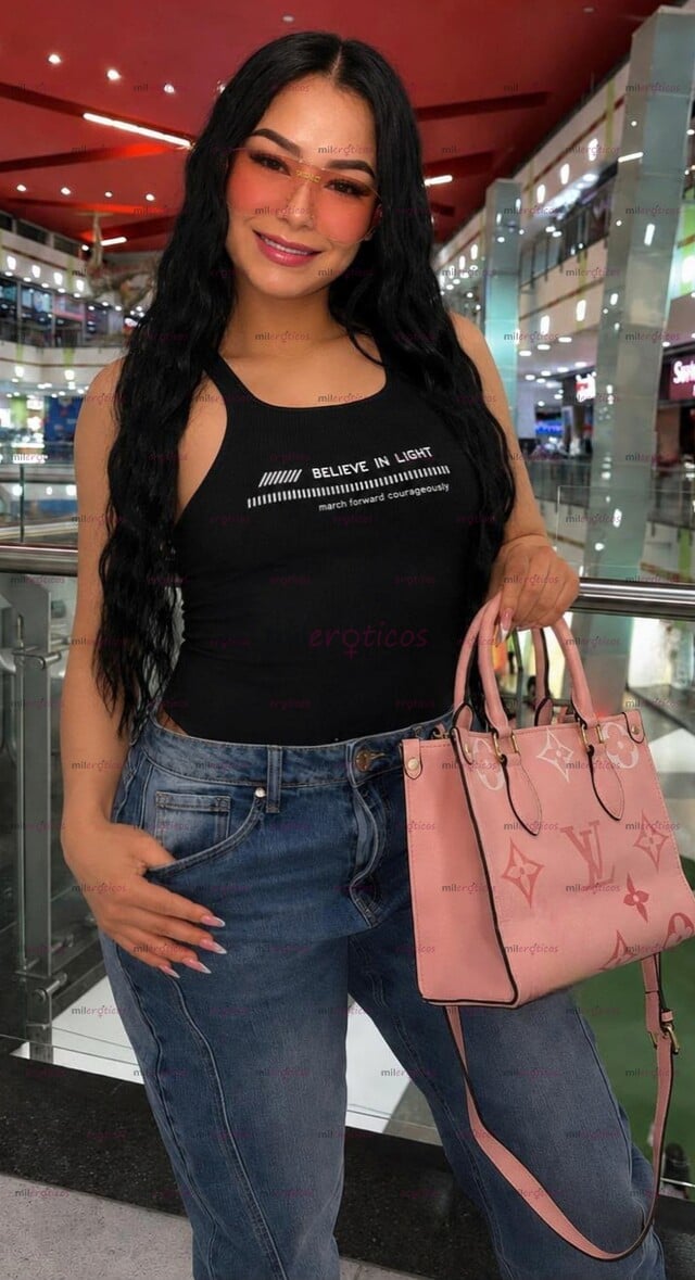 FOTOS DE CATERING UNA CHICA PELI NEGRA PIEL CANELA MUY FEMENINA Y MUY ASEADA