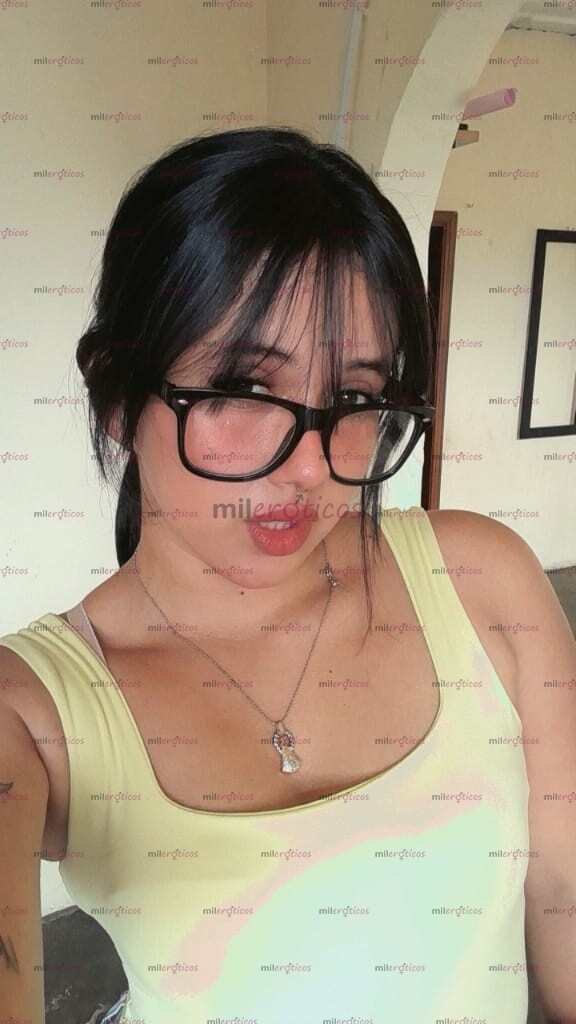 FOTOS DE CONTENIDO BASTANTE HUMEDO, CHICA DE 18 AÑITOS CON REGALITOS