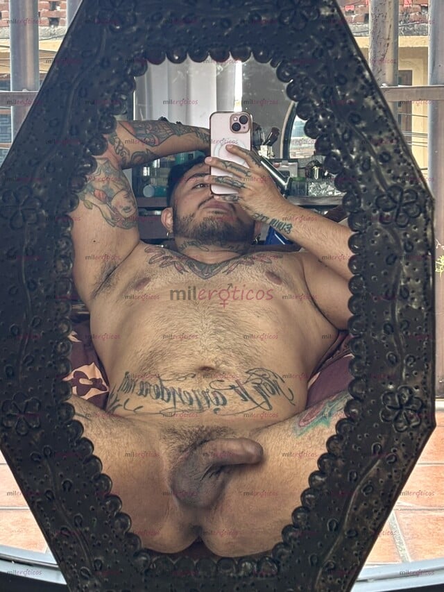 FOTOS DE TATUADOR PASIVO VELLUDO Y MUY COMPLACIENTE. LISTO PARA CUMPLIR TUS FANTASÍAS