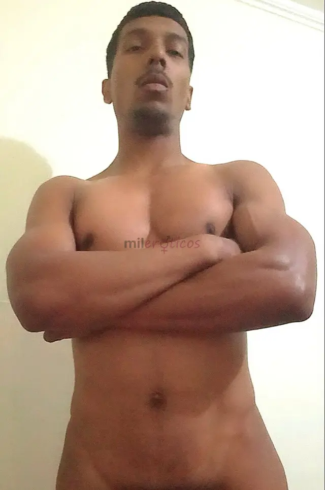Negro ecuatoriano de polla grande dispuesto a dar placer me gusta el sexo amo mi trabajo me gusta el sexo soy un joven de 28 anos que esta pagando sus...
