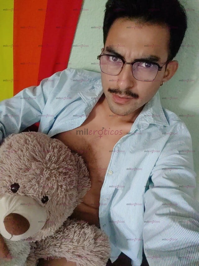 FOTOS DE CHICO MORENO LATINO, INTER VERSATIL, DISPONIBLE