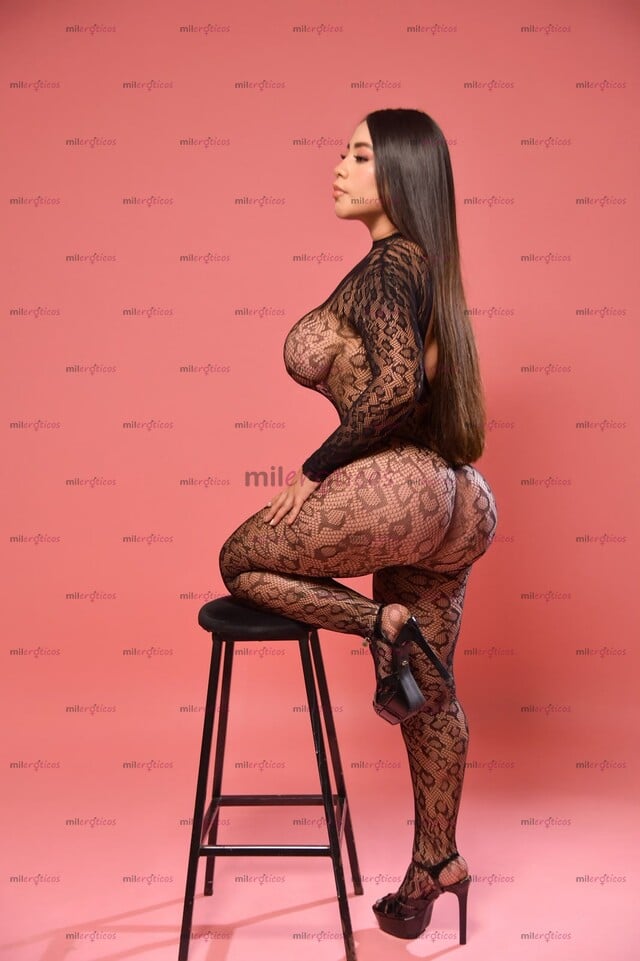 FOTOS DE JASMIN RICA Y HERMOSA PELINEGRA DE PIEL BLANCA