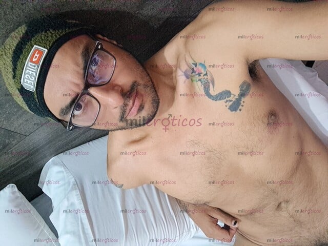 FOTOS DE CHICO MORENO LATINO, INTER VERSATIL, DISPONIBLE