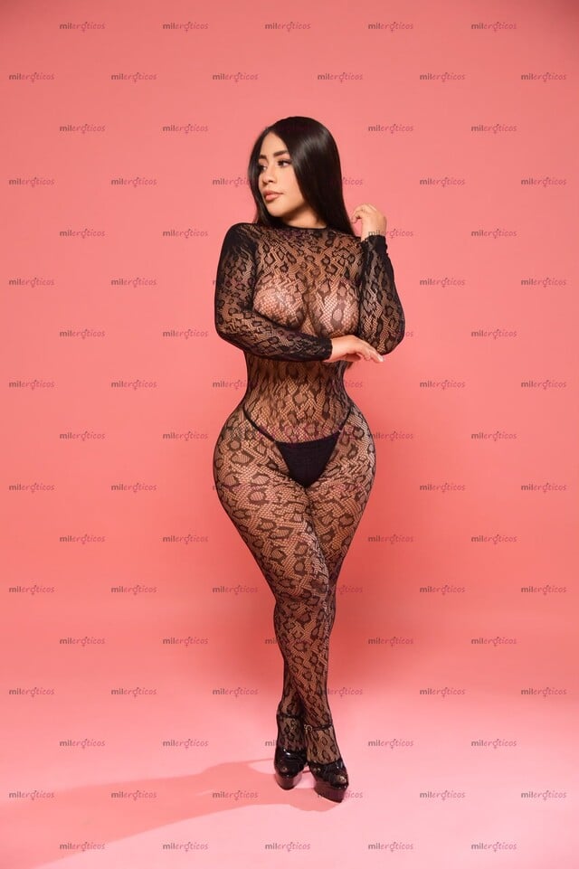 FOTOS DE JASMIN RICA Y HERMOSA PELINEGRA DE PIEL BLANCA