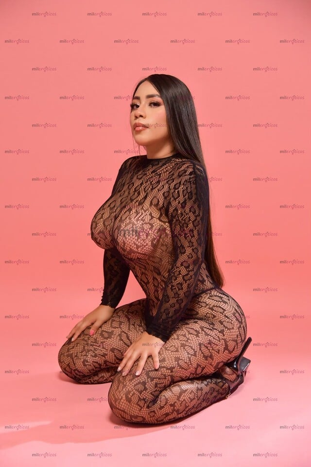 FOTOS DE JASMIN RICA Y HERMOSA PELINEGRA DE PIEL BLANCA
