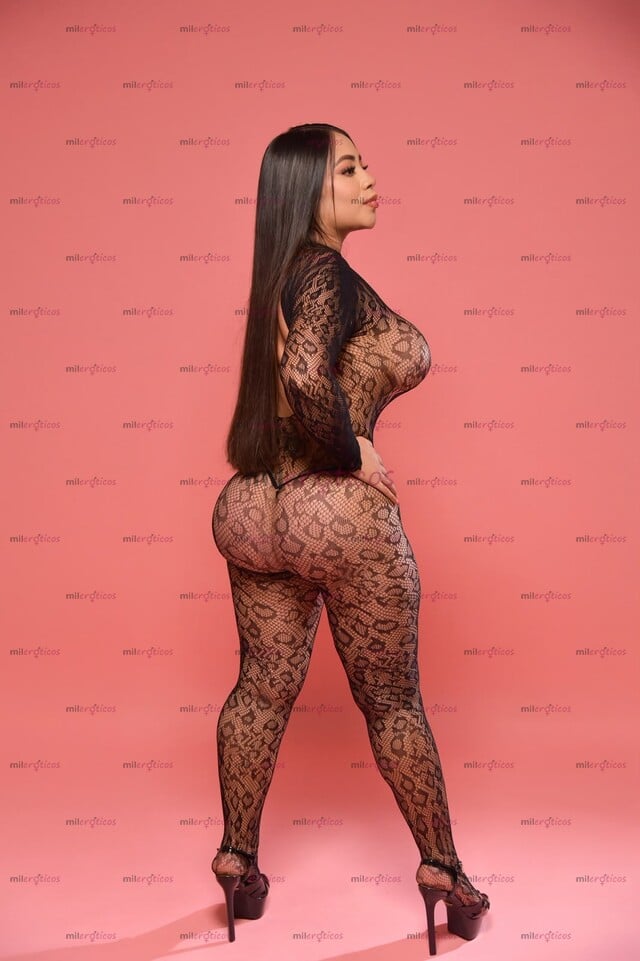 FOTOS DE JASMIN RICA Y HERMOSA PELINEGRA DE PIEL BLANCA
