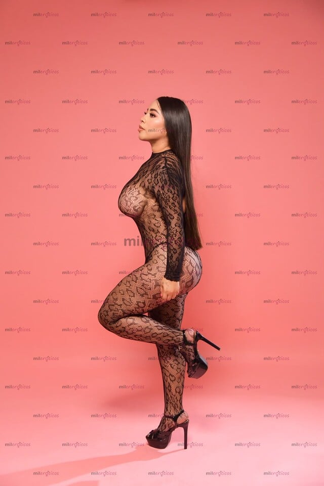 FOTOS DE JASMIN RICA Y HERMOSA PELINEGRA DE PIEL BLANCA