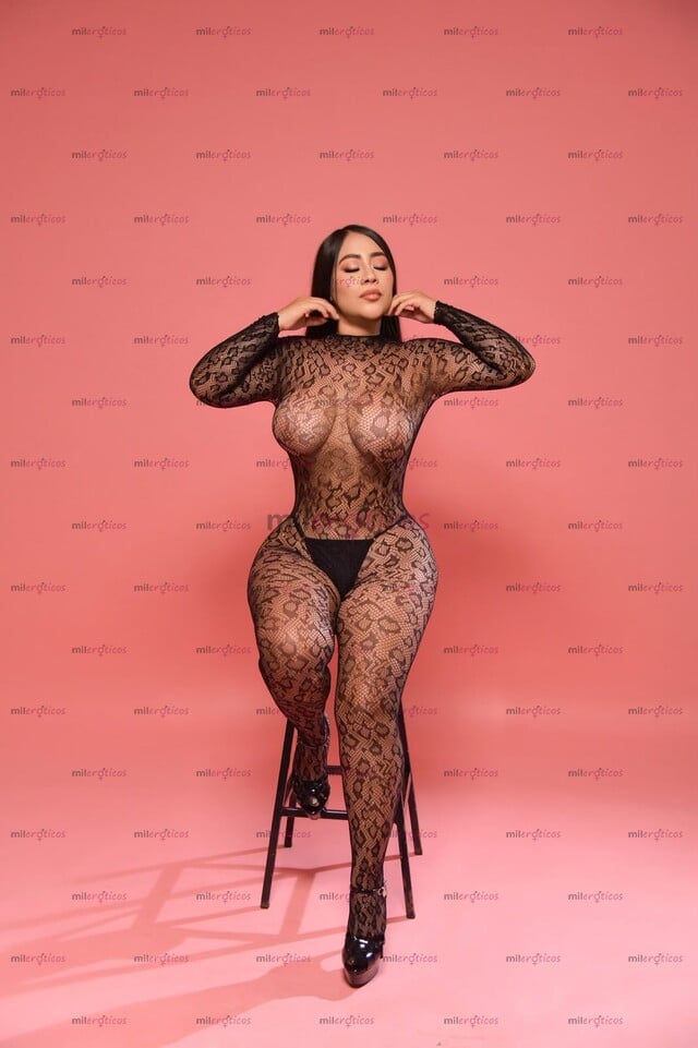 FOTOS DE JASMIN RICA Y HERMOSA PELINEGRA DE PIEL BLANCA