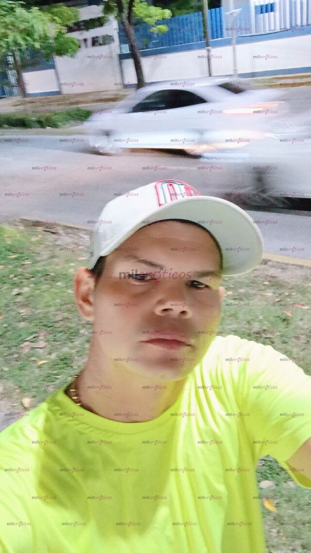 FOTOS DE VERGON 23 CM 100% CON CONDÓN Y A PELO JOVEN VENEZOLANO LECHERO