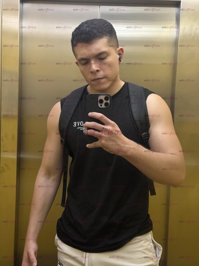 FOTOS DE HOLA! AQUÍ MAX, CHICO DIVERTIDO PARA PASARLA BIEN!