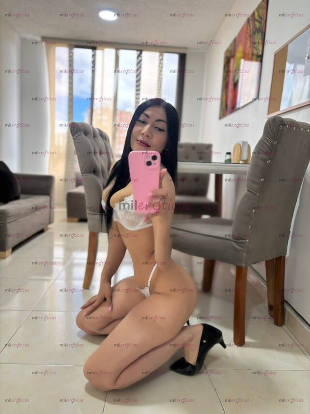 FOTOS DE NAHOMI INDEPENTE FIGURA SENSUAL DELGADA CABELLO NEGRO Y LARGO PECHOS NATURALES