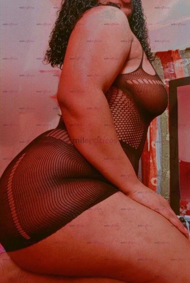 FOTOS DE CAMILA UNA HERMOSA MORENA CON UN CUERPAZO DE INFARTO DE