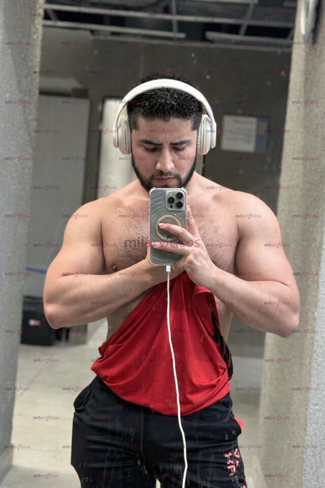 FOTOS DE SANTIAGO, TAPATÍO SOY FIT, DE BUEN CUERPO, BARBÓN Y GUAPO