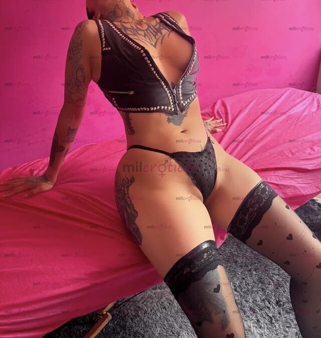 FOTOS DE MORENITA CABELLO RIZADO SÚPER RICA ATLÉTICA Y PERFORADA