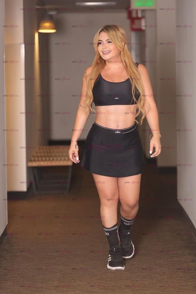 FOTOS DE HANNA HERMOSA RUBIA, FIESTERA IMPLICADA Y DIVERTIDA