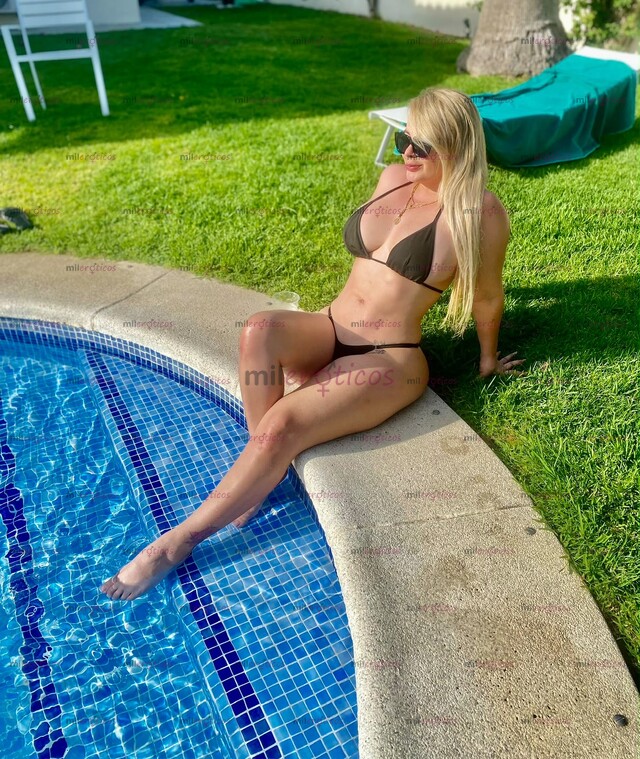 FOTOS DE HANNA HERMOSA RUBIA, FIESTERA IMPLICADA Y DIVERTIDA