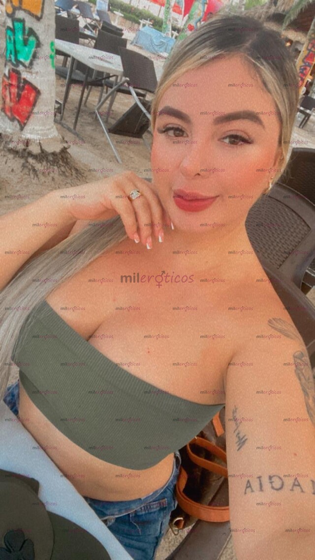 FOTOS DE HANNA HERMOSA RUBIA, FIESTERA IMPLICADA Y DIVERTIDA