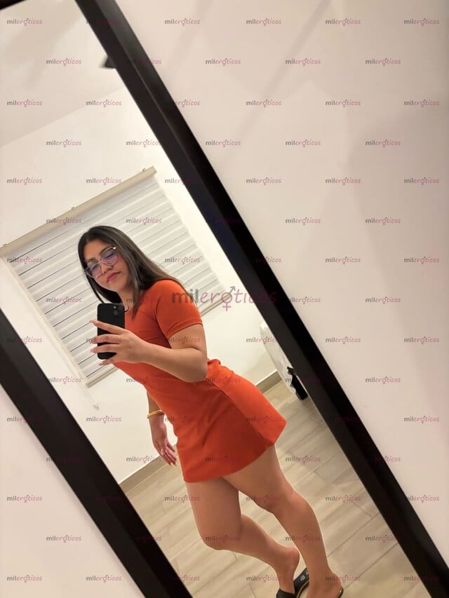 FOTOS DE CHICA SENSUAL MUY RICA CON BUENOS TRIBUTOS Y APRETADITA PARA QUE VENGAS A ROMPER