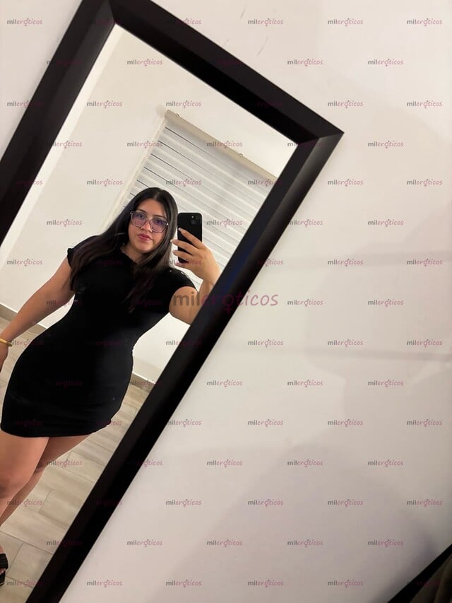 FOTOS DE CHICA SENSUAL MUY RICA CON BUENOS TRIBUTOS Y APRETADITA PARA QUE VENGAS A ROMPER