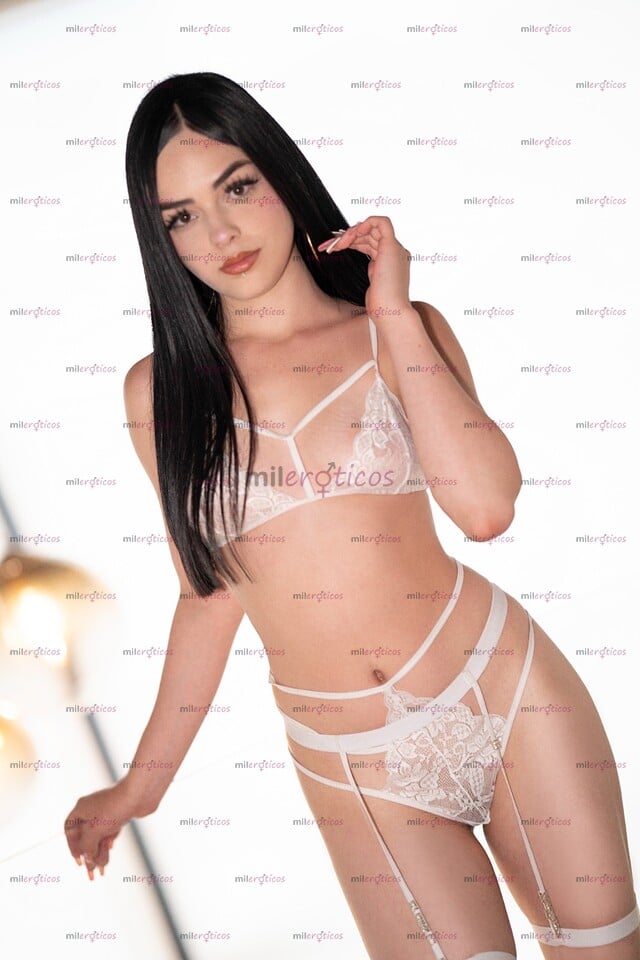 FOTOS DE MEGAN, 19 AÑOS, BOGOTANA, OJOS CAFÉS, CINTURA DELGADA, ELEGANTE Y ATREVIDA