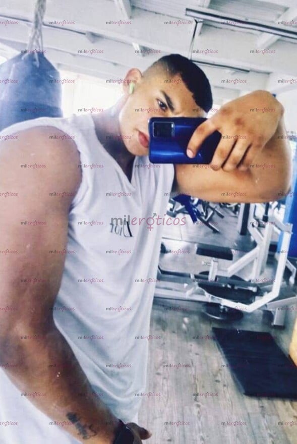 FOTOS DE HOMBRE MUSCULOSO MUY MARCADO Y CON 21 CENTÍMETROS