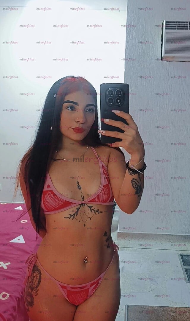 FOTOS DE HERMOSA PELINEGRA BAJITA CON CURVAS EXÓTICAS