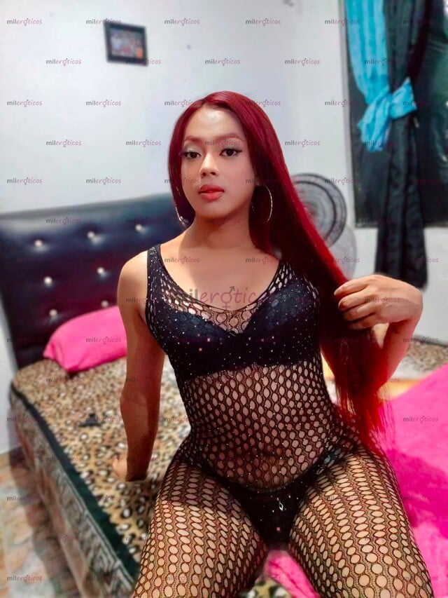 FOTOS DE MORENA FABULOSA CON SENSUALES CURVAS, Y UNA DELICIOSA COLA EXAGERADAMENTE GRANDE