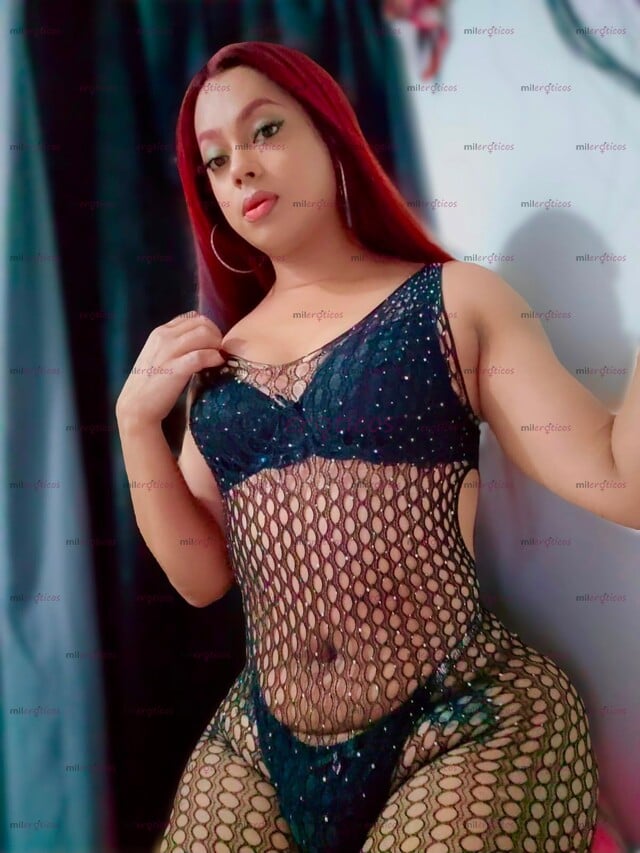 FOTOS DE MORENA FABULOSA CON SENSUALES CURVAS, Y UNA DELICIOSA COLA EXAGERADAMENTE GRANDE
