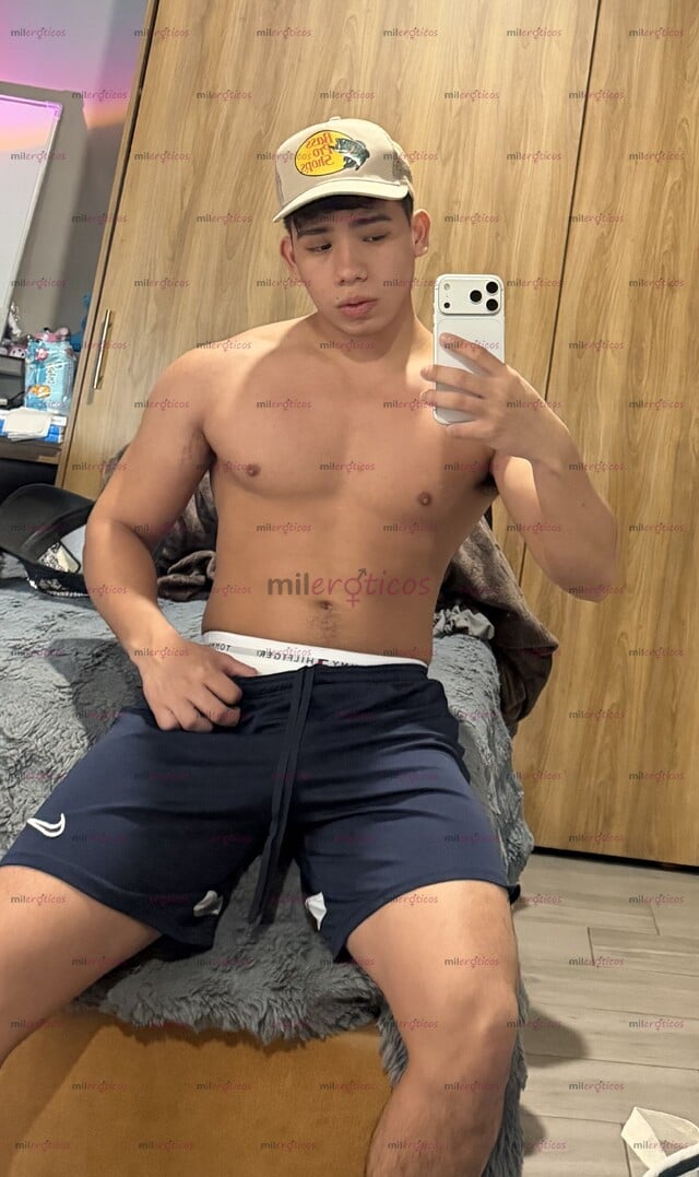 FOTOS DE JOVEN UNIVERSITARIO , MUSCULOSO, DISCRETO Y VARONIL CON 21 CM