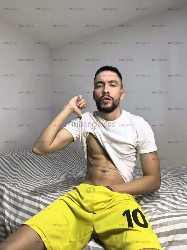 FOTOS DE DE PASO! UN CHICO MASCULINO, PINTA Y MUY ARRECHO...