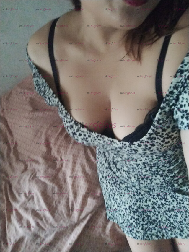 FOTOS DE MÓNICA SEXY CHAPARRITA DE CUERPO EXQUISITO Y MANOS DE ANGEL