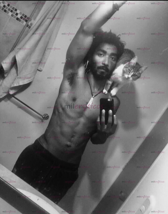 FOTOS DE DISPUESTO A COMPLACERTE, JUGUETÓN, JOVEN NEGRO CON BUENA VERGA