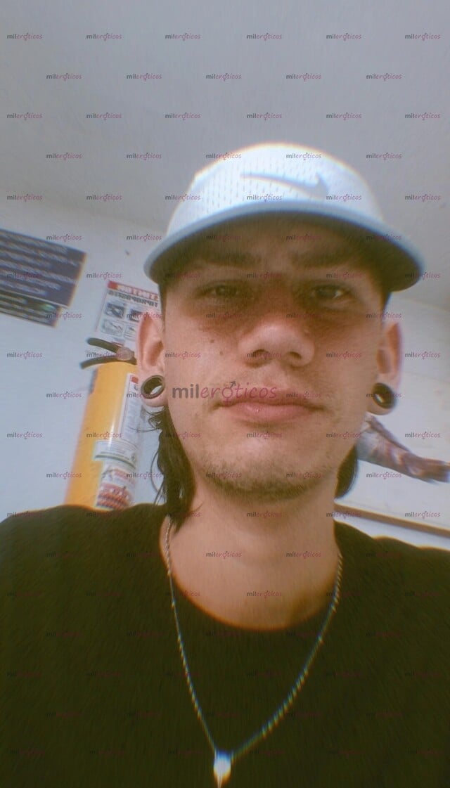 FOTOS DE JOVEN CACHONDO PERVERTIDO DISPUESTO A COMPLACER MUJERES HOT