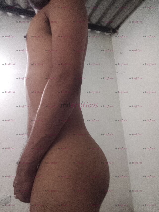 FOTOS DE MORENO CULON: CULO APRETADO PARA DARTE EL MEJOR PLACER Y VERGA PARA PENETRARTE.