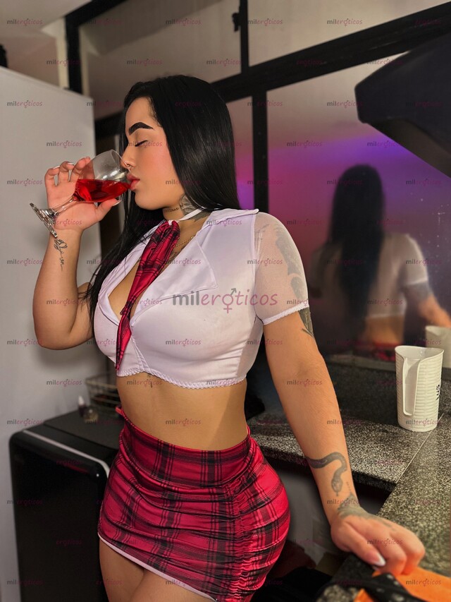 FOTOS DE UNA DULCE Y ARDIENTE CHICA QUIERE SACARTE TODA LA LECHE RICO