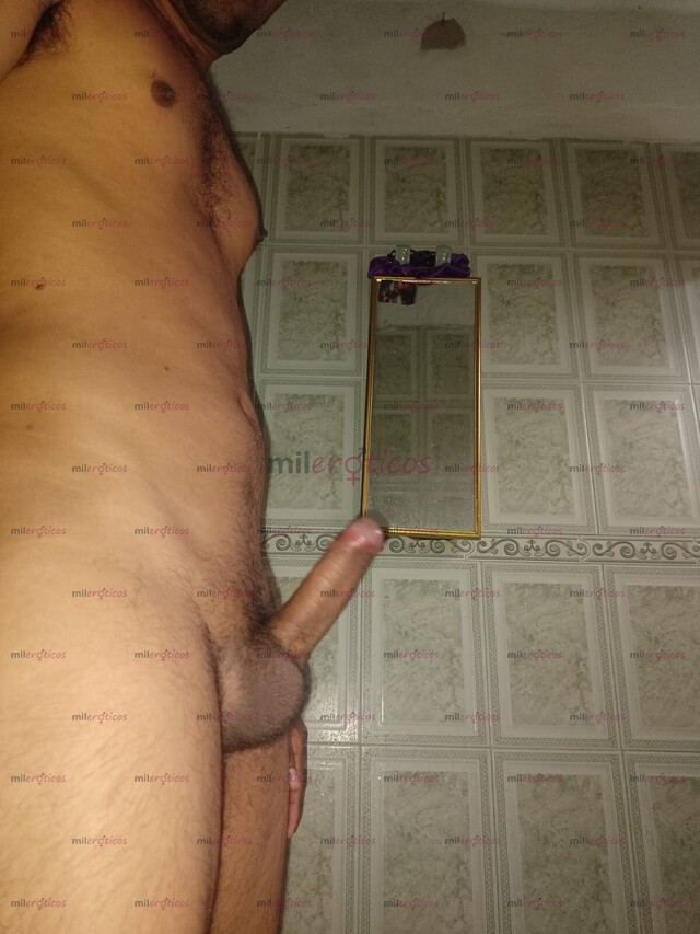 FOTOS DE MORENO CULON: CULO APRETADO PARA DARTE EL MEJOR PLACER Y VERGA PARA PENETRARTE.