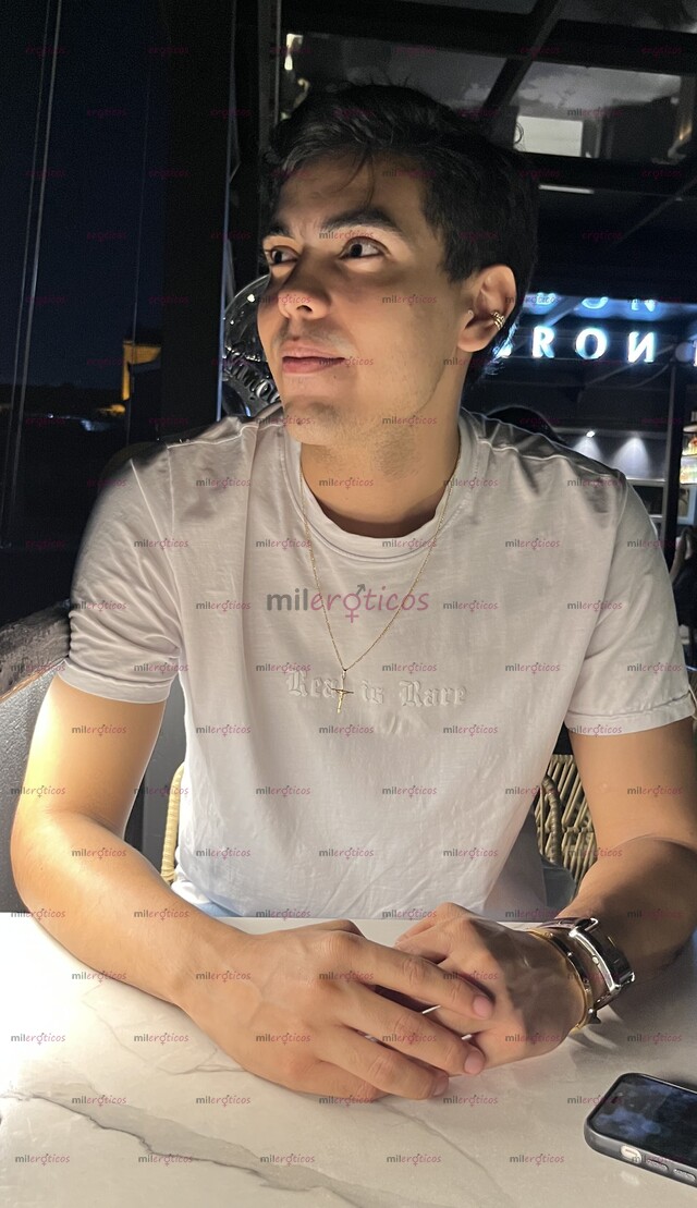 FOTOS DE CHICO JOVEN Y ATRACTIVO, DISPUESTO A BRINDARTE UNA EXCELENTE Y CALIDA COMPAÑIA.