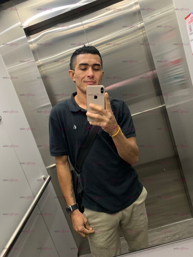 FOTOS DE HOLA MIS AMORES FLACO MORENITO MUY ARRECHO CALIENTA CON GANAS DE DAR MUCHA VERGA